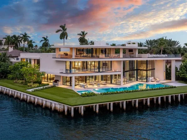 Las Olas Isles neighborhood editorial imagery